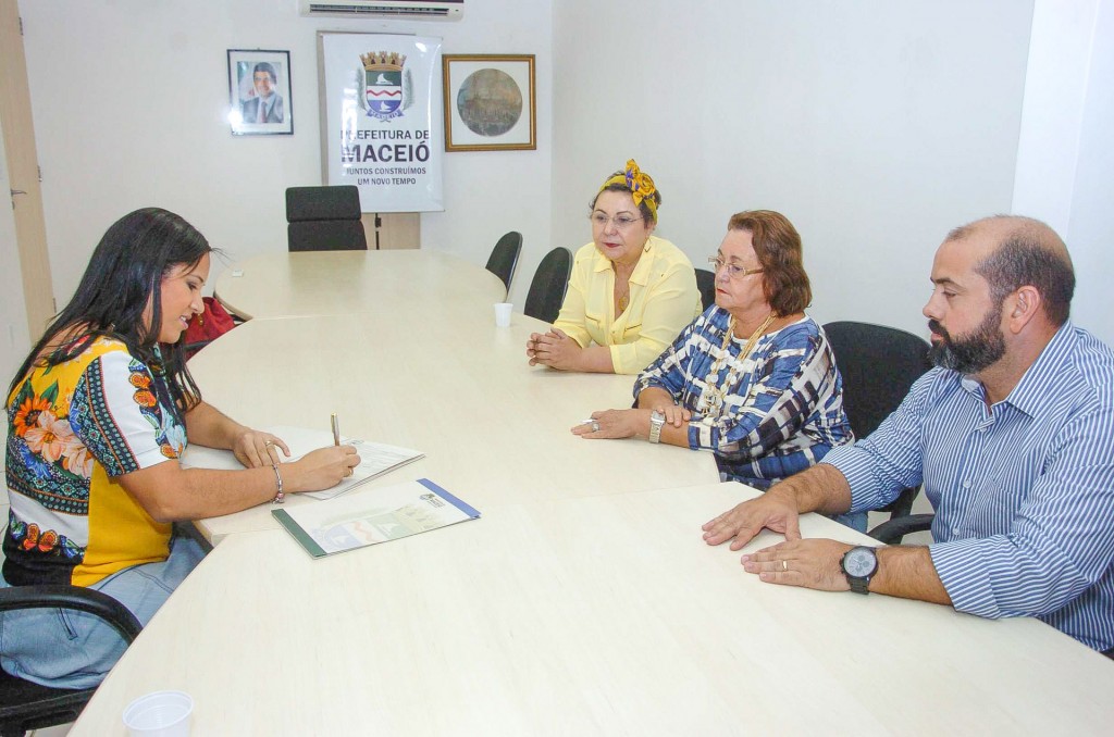 Assinatura de Convênio entre a Prefeitura e a Pestalozzi. Foto: Marco Antônio/ Secom Maceió