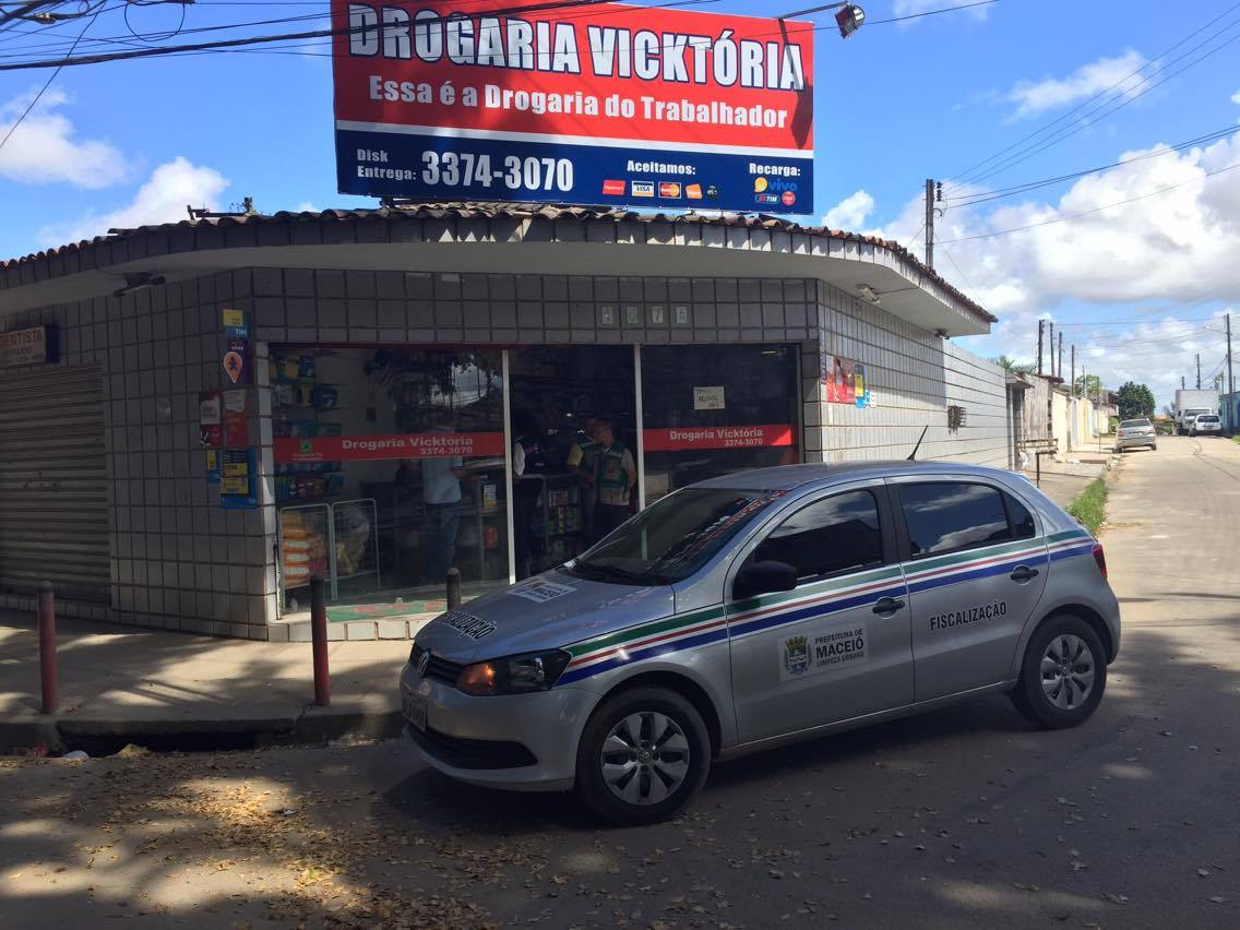 Farmácia foi notificada e autuada pelas equipes da Slum e da Sempma. 