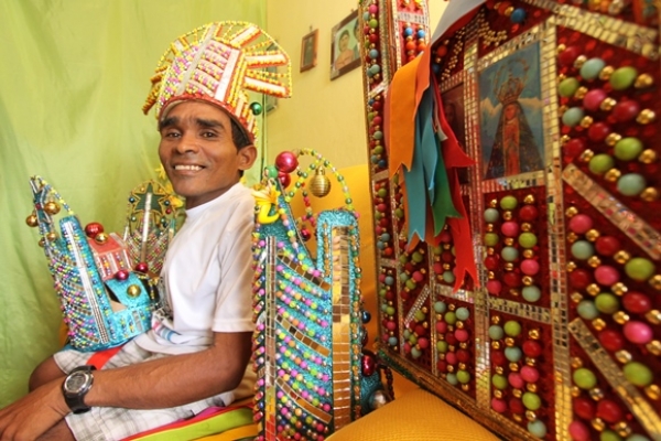 Mestre Cicinho era um artesão de mão cheia e referência na produção de chapéus de guerreiro.  