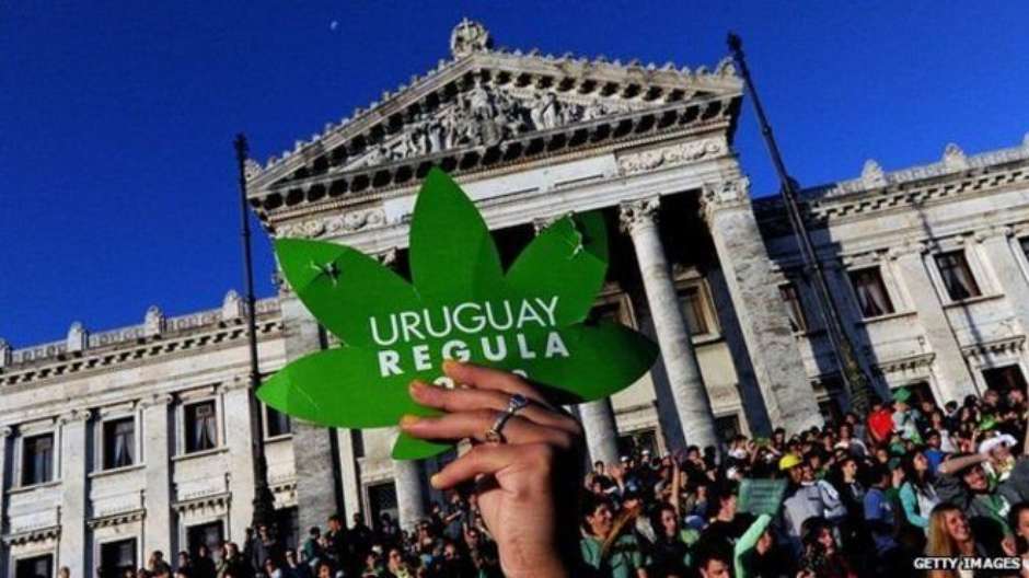 País aprovou em 2013 lei liberando consumo de cannabis; última etapa é venda em farmácias.