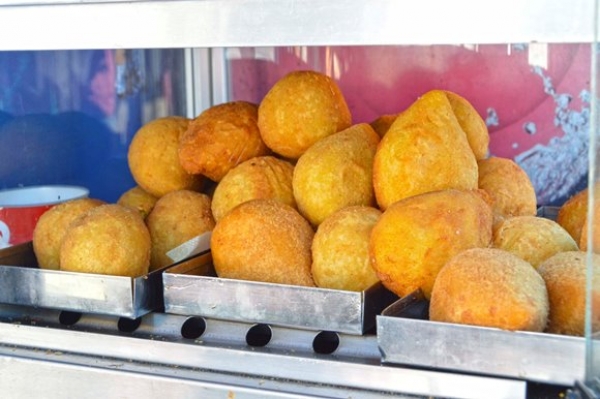 Segundo a nutricionista Janaína Villanova , a melhor opção é trocar as frituras pelos grelhados.  