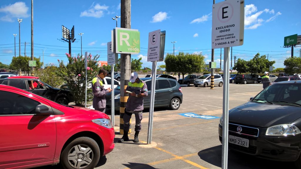 Operacao_fiscalizacao_vagas_idosos_pessoas_com_deficiencia_Shopping_Patio_Maceio_Benedito_Bentes-5-1024x577