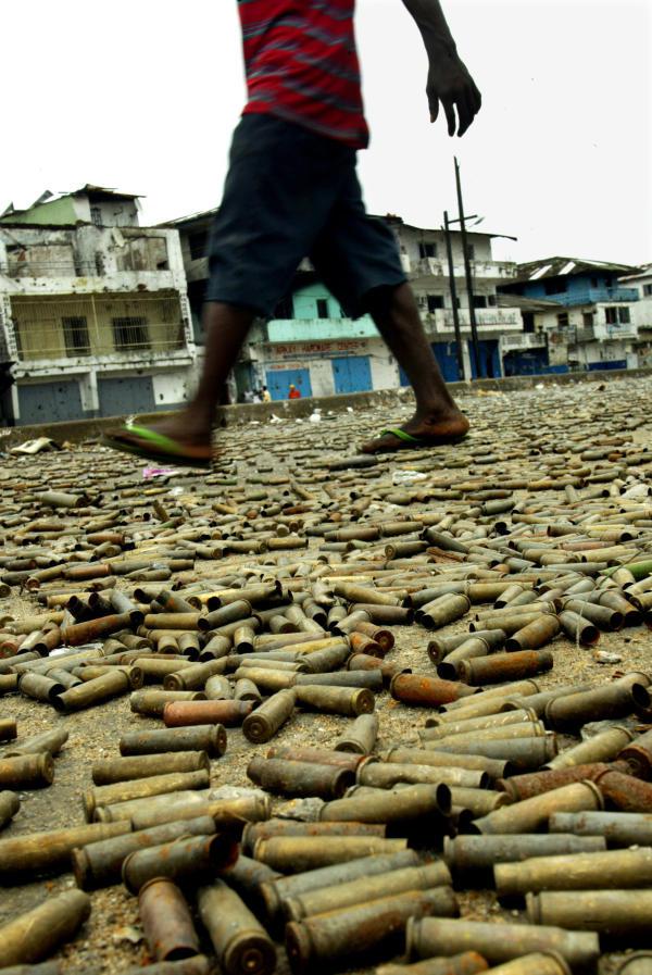 Esta foto foi tirada por Carolyn Cole, na Libéria, durante a Guerra Civil que assolou o país.