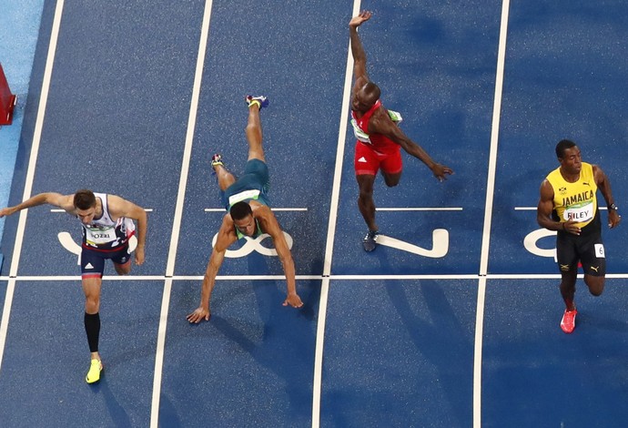 2016-08-16t002138z_1233184605_rioec8g00zzx5_rtrmadp_3_olympics-rio-athletics-m-hurdles110