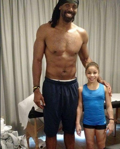 Flávia Saraiva com Nenê Hilário, do basquete.