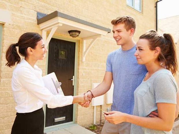 Algumas das vantagens de começar a construir uma casa do zero é que o imóvel será projetado de acordo com as necessidades da família. 