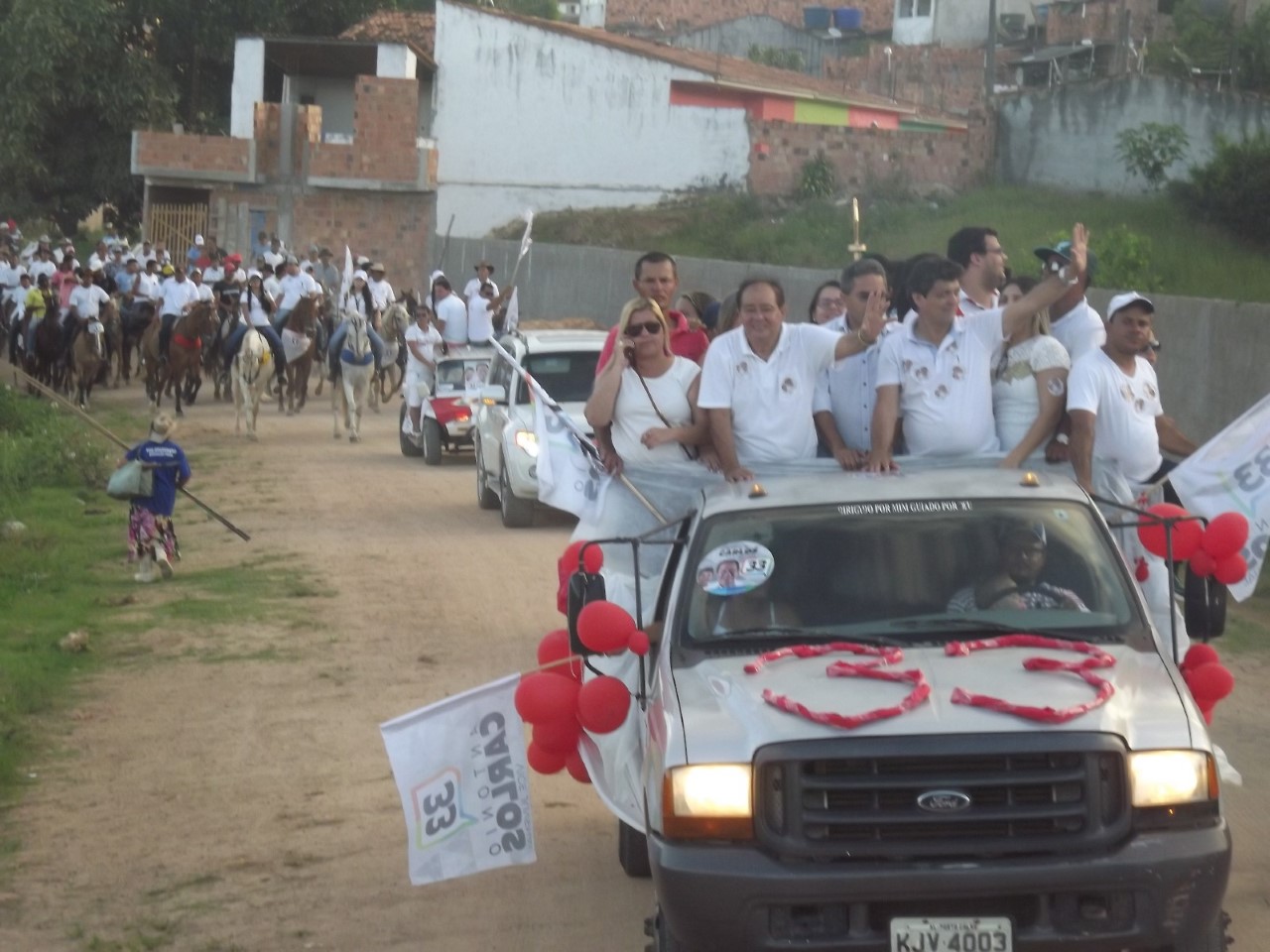 ac-trinta-e-tres-carro-e-cavalo