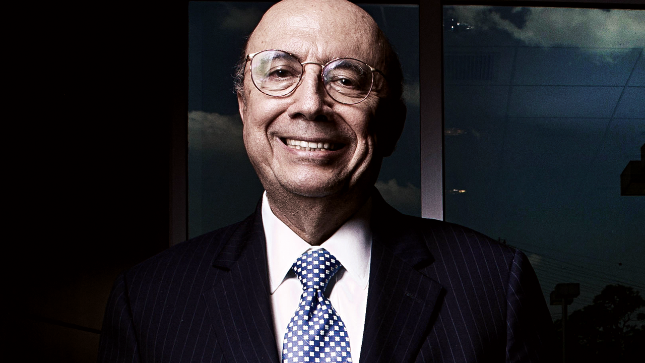 Prioridade Henrique Meirelles, ministro da Fazenda, tenta atrair estrangeiros com reformas e projetos de infraestrutura.