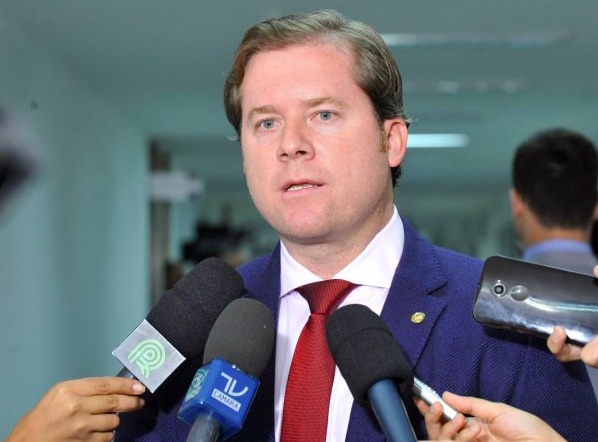 Max fala das dificuldades para implantar empresas no Brasil por conta da legislação