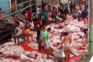 moradores-chapadao-carne-roubo-20161007-022