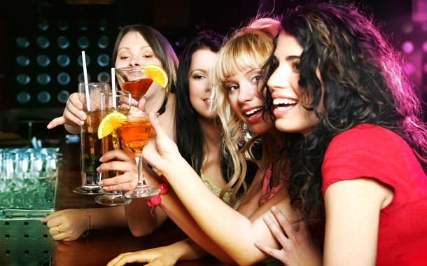 mulheres-bebidas