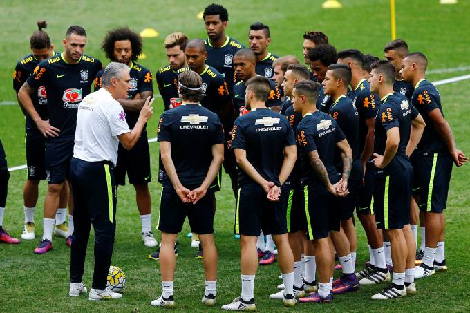 imagens-do-dia-treino-selecao-brasil-07112016-01