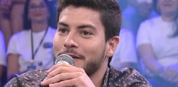 arthur-aguiar-se-arrependeu-da-nota-que-deu-a-rainer-cadete-pediu-para-mudar-mas-teve-a-sua-solicitacao-rejeitada-pela-producao-do-programa-1480897004979_v2_615x300