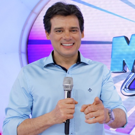 cesar-portiolli-a-frente-do-domingo-legal-do-sbt-1418240249361_450x450