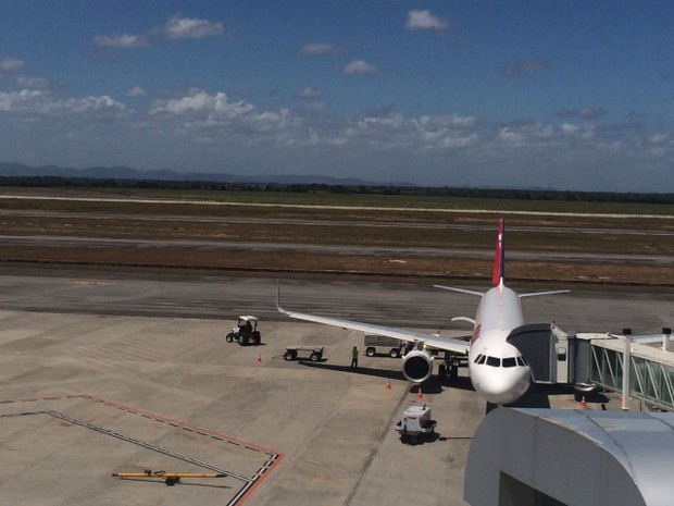 pousa_em_maceio_aviao_com_corpo_do_jogador_arthur_maia_uma_das_vitimas_do_acidente_da_chapecoense