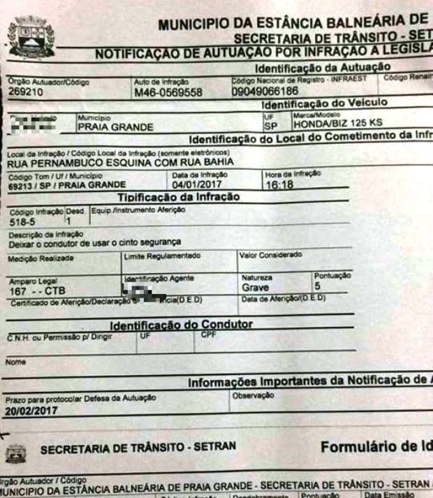 Motorista leva multa de trânsito por dirigir moto sem 