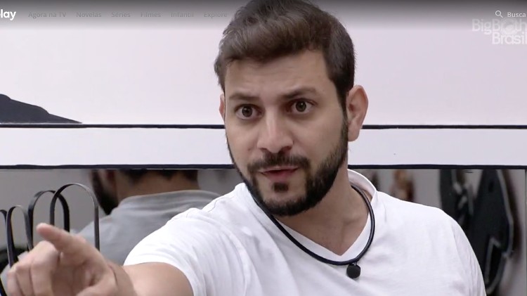 BBB 21: Caio se defende pra Sarah e Gilberto - Reprodução/Globoplay - Reprodução/Globoplay