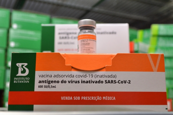 Após redução no envio de Coronavac, Sesau e Cosems ampliam prazo de aplicação da 2ª dose