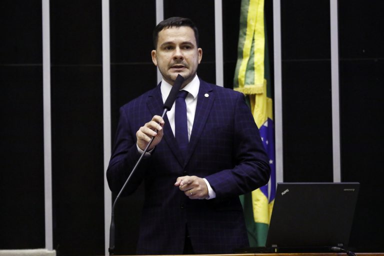 Deputado Capitão Alberto Neto discursa no Plenário da Câmara