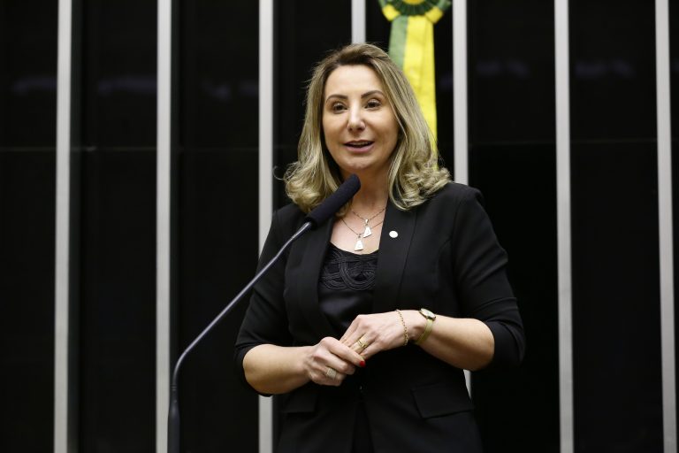 Sessão extraordinária para discussão de diversos projetos. Dep. Jaqueline Cassol (PP - RO)