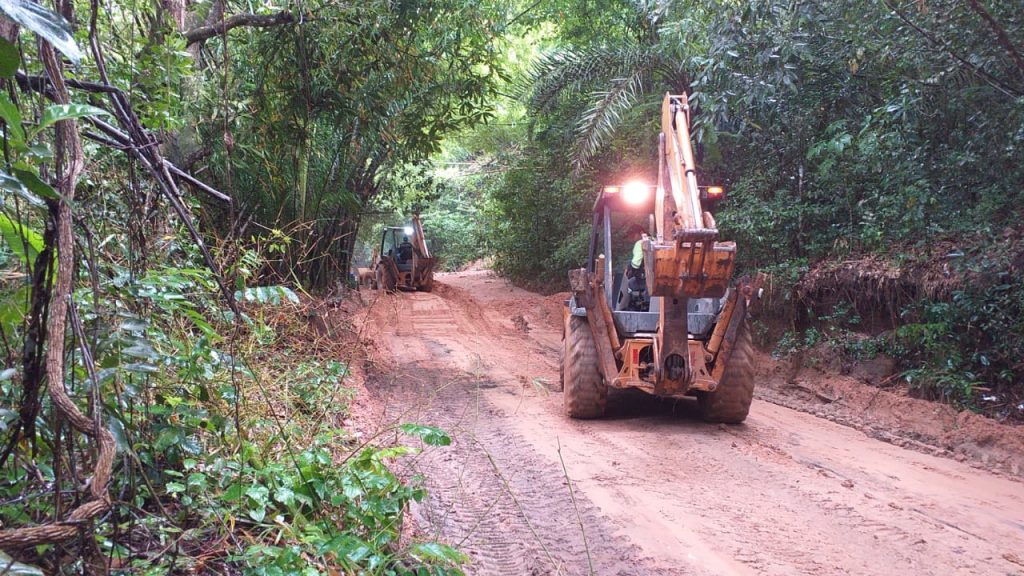 Máquinas fizeram a retirada do volume de terra nas trilhas - Foto: Ascom Sudes
