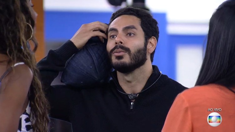 BBB 21: Rodolffo mostra o cabelo para Camilla - Reprodução/Globoplay - Reprodução/Globoplay