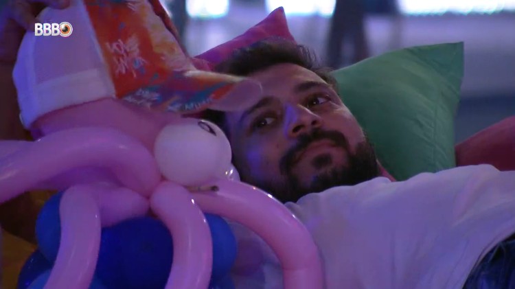BBB 21: Caio chama polvo de "Rodolffo" na festa da líder Viih - Reprodução/Globoplay - Reprodução/Globoplay