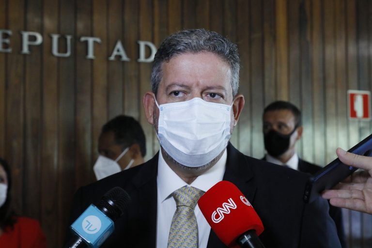 Presidente da Câmara, Arthur Lira, concede entrevista