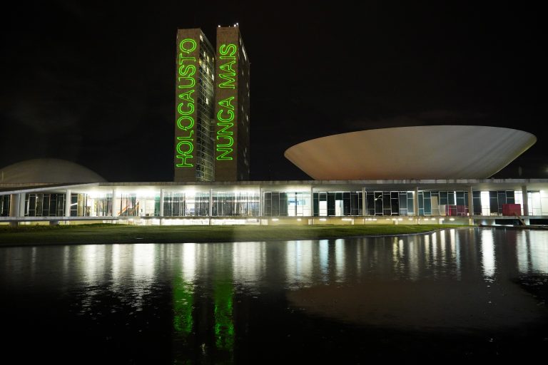 Congresso Iluminado “Holocausto Nunca Mais”