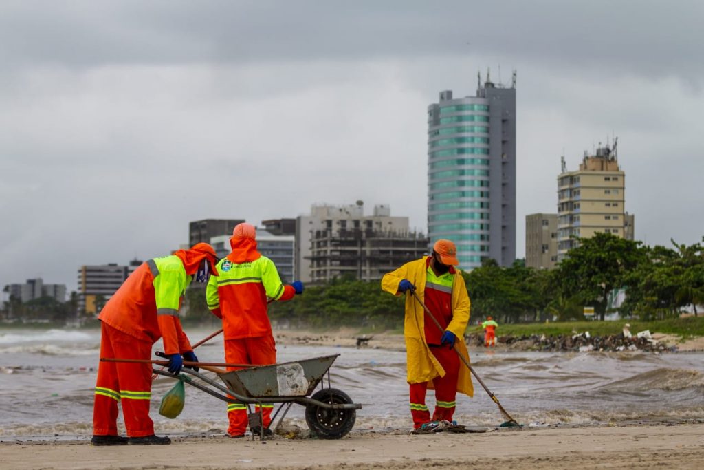 Equipes trabalham 24 horas por dia - Foto: Secom Maceió