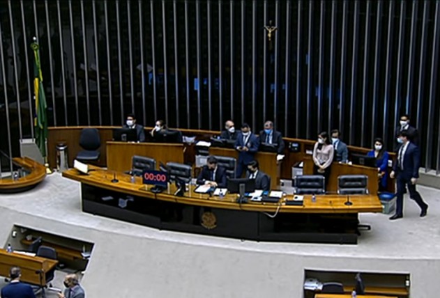 Mesa da sessão do Congresso no Plenário da Câmara