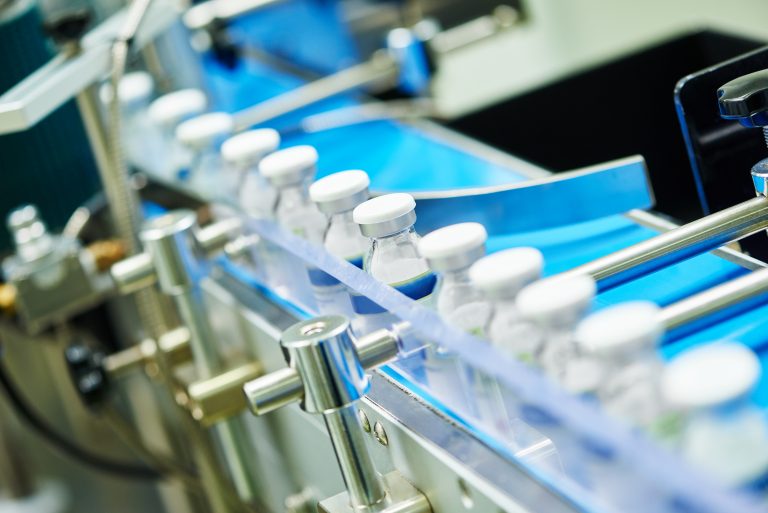 Saúde - remédios - indústria - linha de produção de medicamentos - produção de vacinas