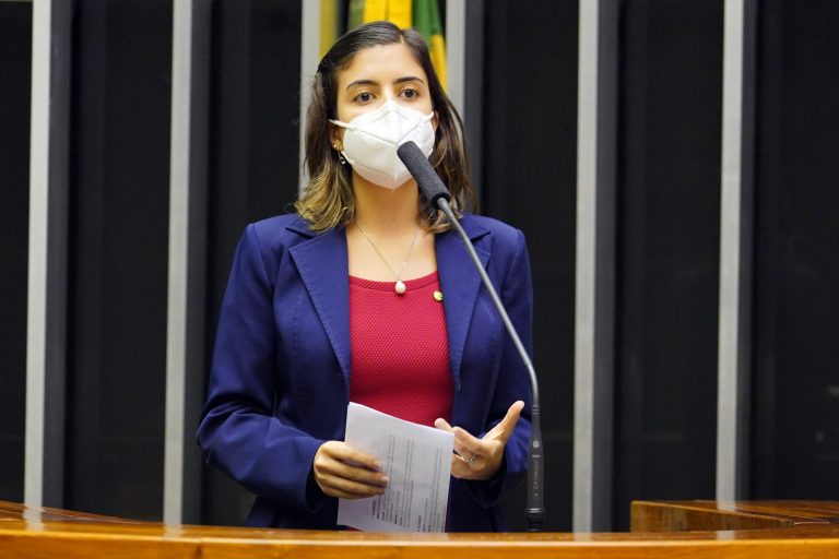 Deputada Tabata Amaral discursa no Plenário da Câmara
