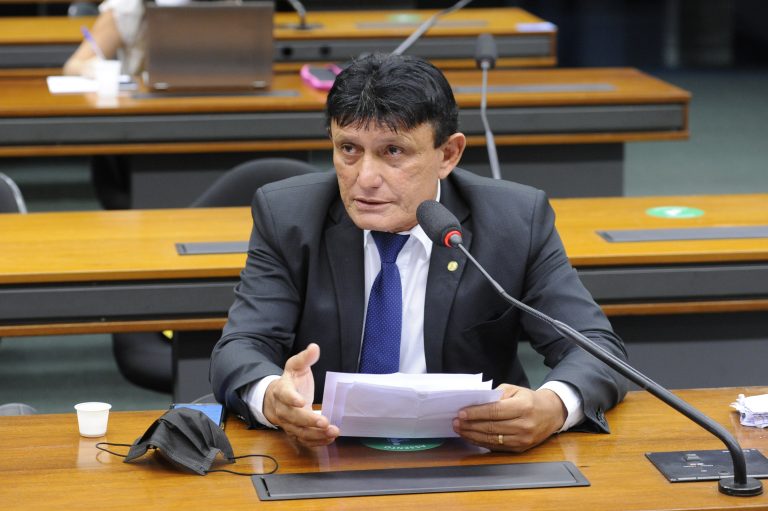 Eder Mauro participa de reunião de comissão