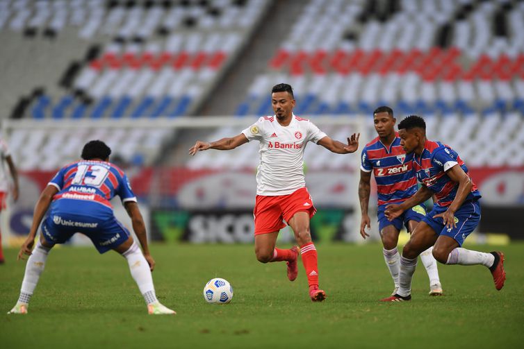 Jogada - goleada do Fortaleza por 5 a 1 contra INternacional - Brasileiro - em 06/06/2021