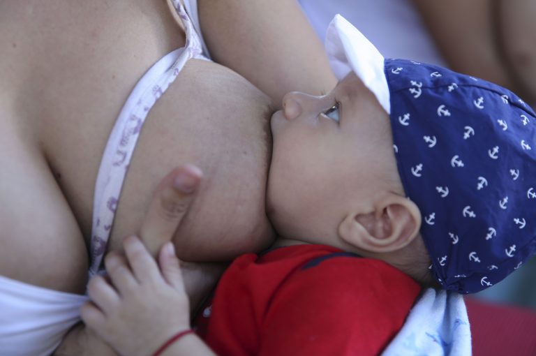 Saúde - geral - amamentação leite materno nutrição bebês infância maternidade mães crianças