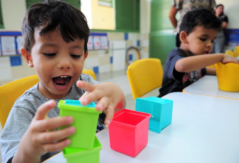 Direitos Humanos - criança - estimulação precoce primeira infância brincadeiras creches