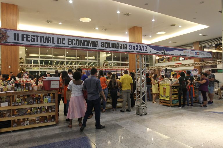 Economia - indústria e comércio - microempreendedor microempresas produção artesanal alimentos empreendedorismo negócios PIB crescimento vendas (Festival de Economia Solidária - Bahia)