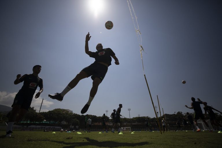 Esporte - futebol - jogadores treino atletas equipes campeonatos (treino da seleção brasileira de futebol)