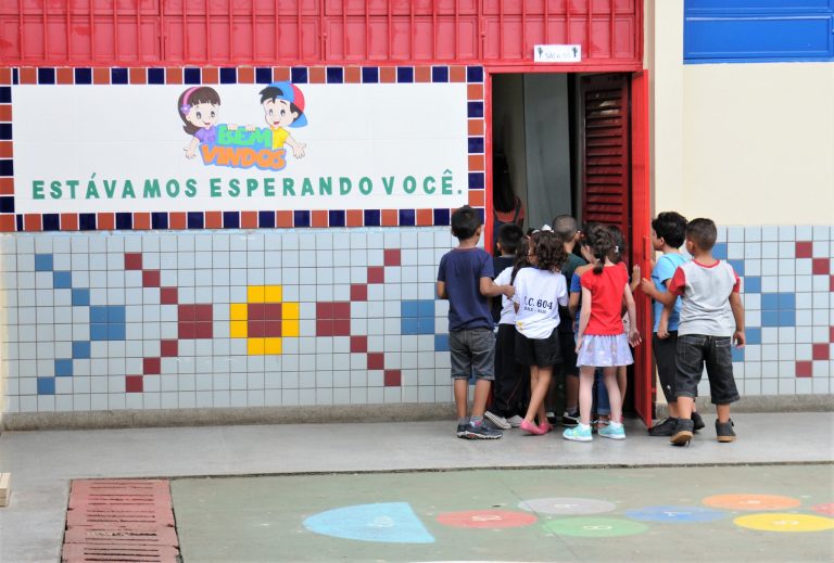 Educação - sala de aula - ensino fundamental crianças alunos estudantes professores magistério (Escola Classe 604 da Samambaia-DF)