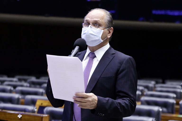 Deputado Ricardo Barros discursa no Plenário da Câmara