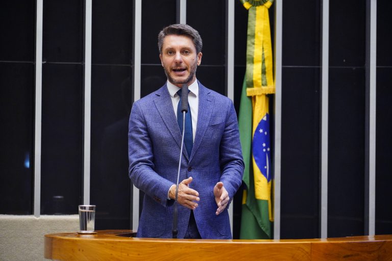 Deputado Alex Manente discursa no Plenário da Câmara