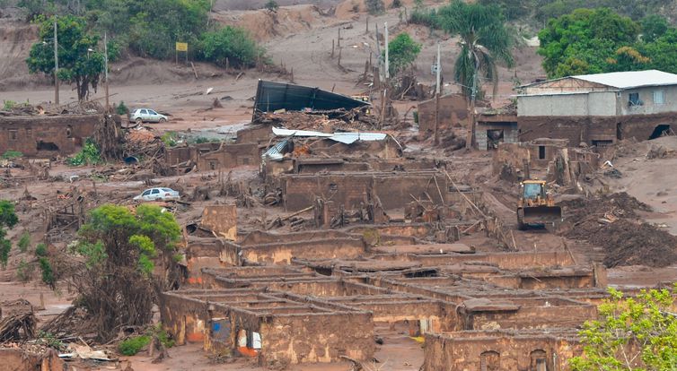 Mariana (MG) - Área afetada pelo rompimento de barragem no distrito de Bento Rodrigues, zona rural de Mariana, em Minas Gerais (Antonio Cruz/Agência Brasil)