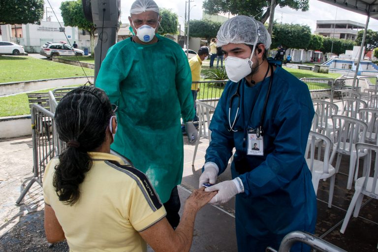 Saúde - coronavírus - Covid-19 pandemia oxímetro oxigenação doenças respiratórias atendimento enfermeiros enfermagem oxigênio