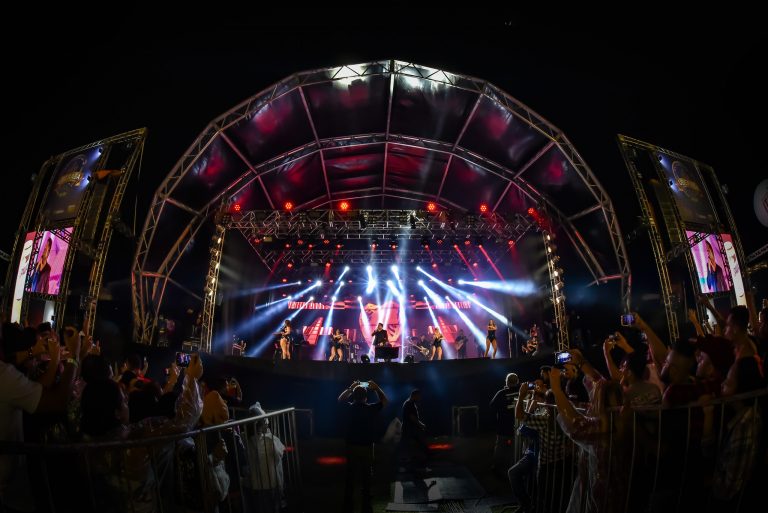 Cultura - música - shows eventos apresentações musicais festivais bandas palcos iluminação (show comemorativos do Bicentenário de Uberaba-MG, 1/3/20)