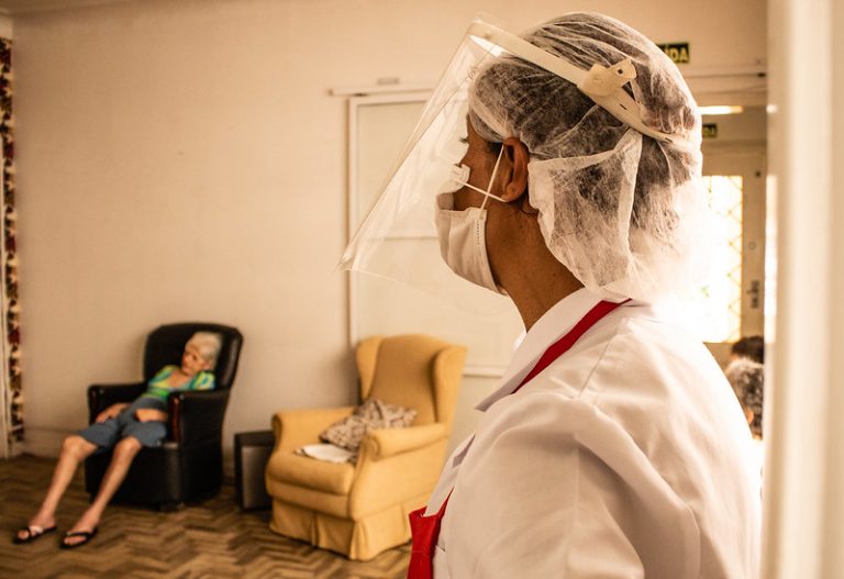 Saúde - coronavirus - pandemia - Covid-19 - idosos - vacinação - Último dia de vacinação das Instituições de Longa Permanência de idosos - asilo