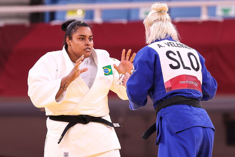 Maria Suelen teve contusão no ligamento patelar do joelho esquerdo e precisará passar por cirurgia no retorno ao Brasil,