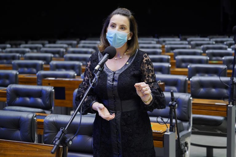 Deputada Jaqueline Cassol discursa no Plenário da Câmara
