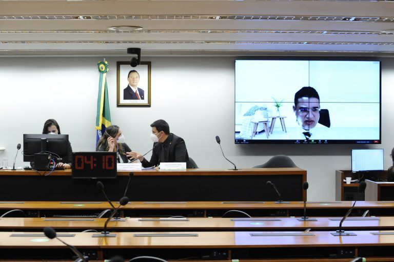 Audiência Pública - Regularização migratória e fechamento de fronteiras. Diretor Substituto do Departamento de Migrações, Flávio Diniz