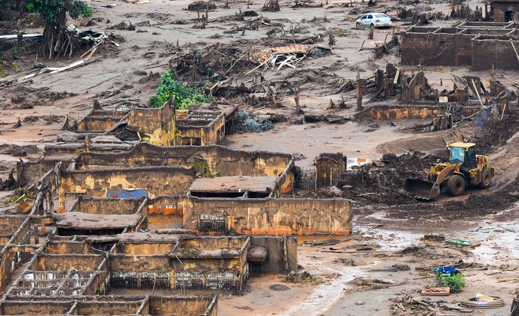 Agência Brasil 30 Anos - Área afetada pelo rompimento de barragem no distrito de Bento Rodrigues, zona rural de Mariana, em Minas Gerais